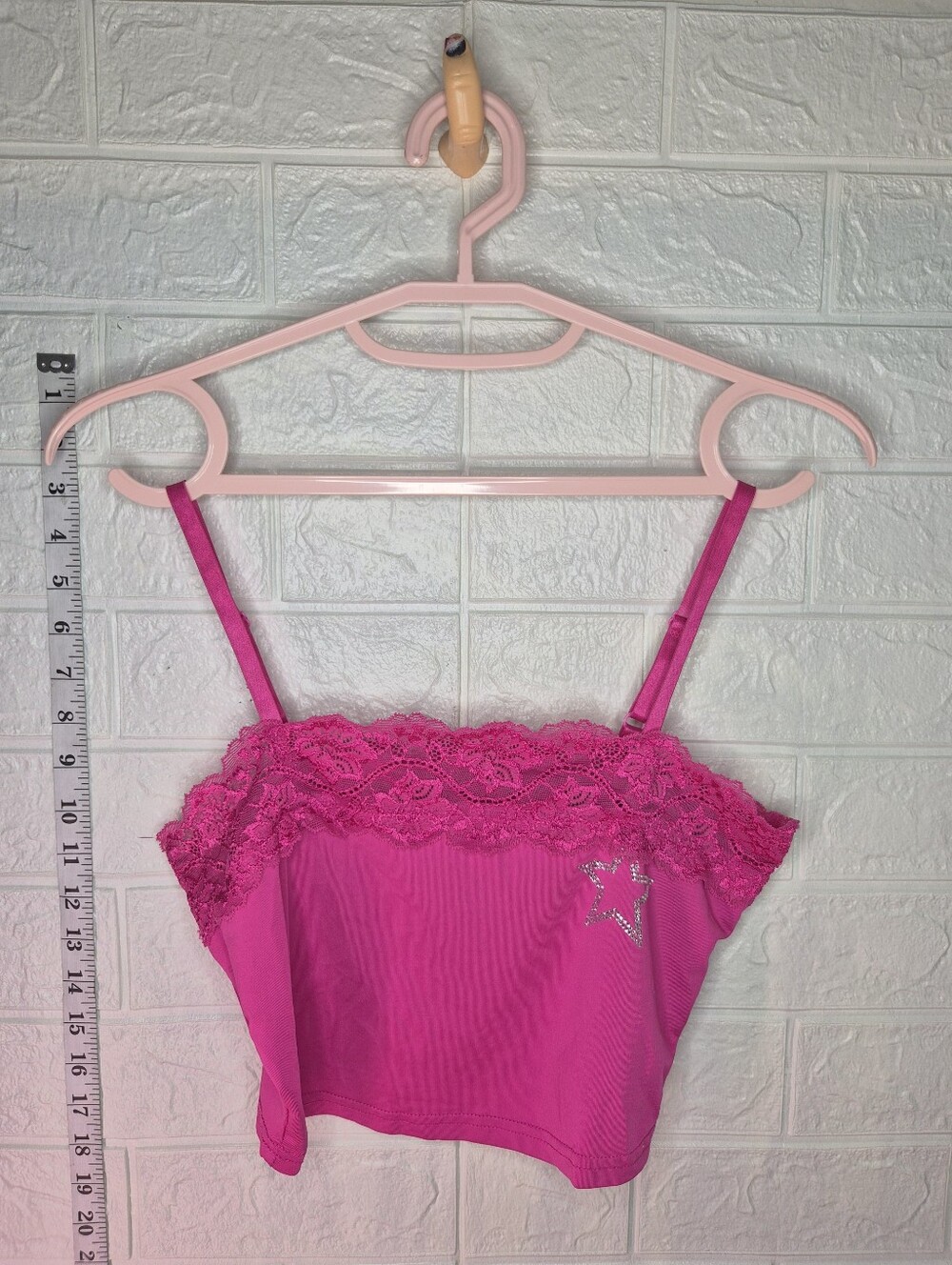 Vibrant Hot Pink ribbed crop cami Sz S delicate floral lace neckline Star Studs